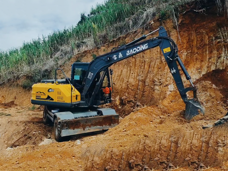 寶鼎BD80G輪式挖掘機，土方作業的靈活能手